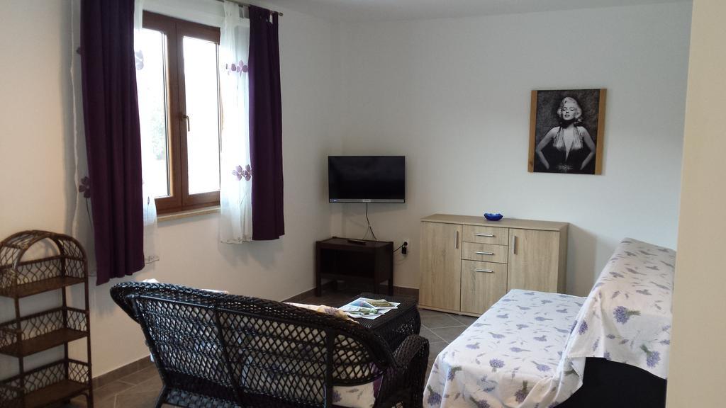 Abba Apartment Sveti Lovrec Pazenaticki ภายนอก รูปภาพ