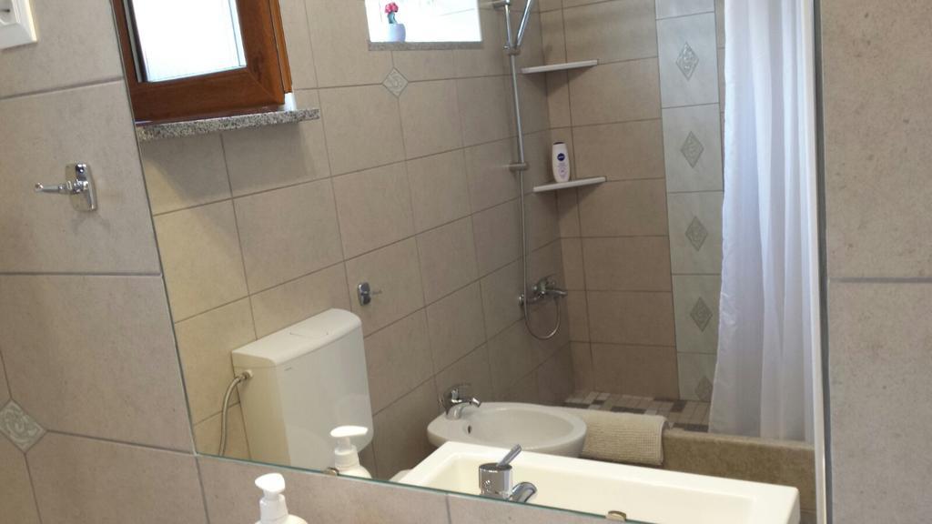 Abba Apartment Sveti Lovrec Pazenaticki ภายนอก รูปภาพ