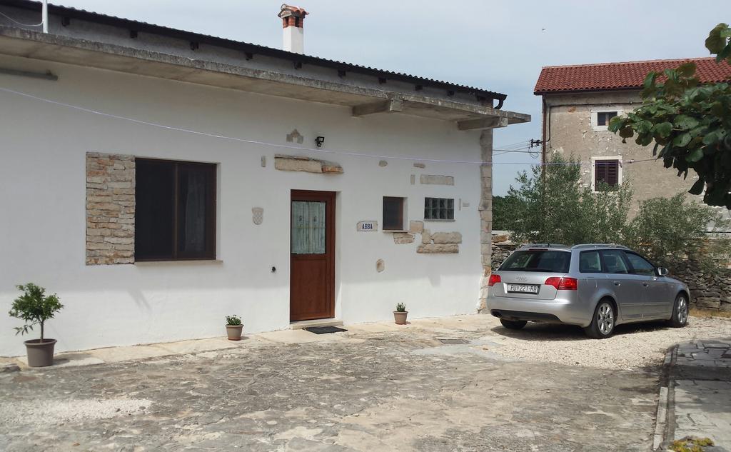 Abba Apartment Sveti Lovrec Pazenaticki ภายนอก รูปภาพ